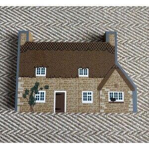 The Cats Meow Village 1996 YE OLDE BERTIE ARMS Tallington Lincs. Shelf Sitter